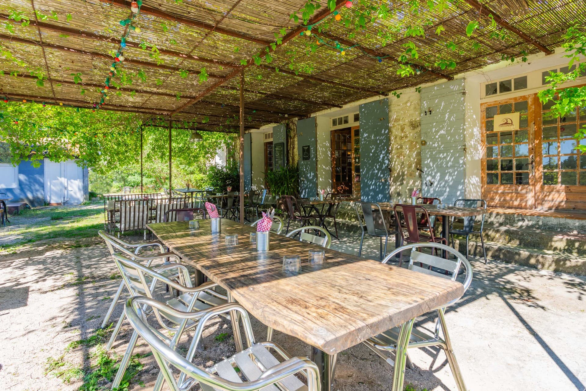Location de salles Chez Tata Simone à Mouriès Terrasse