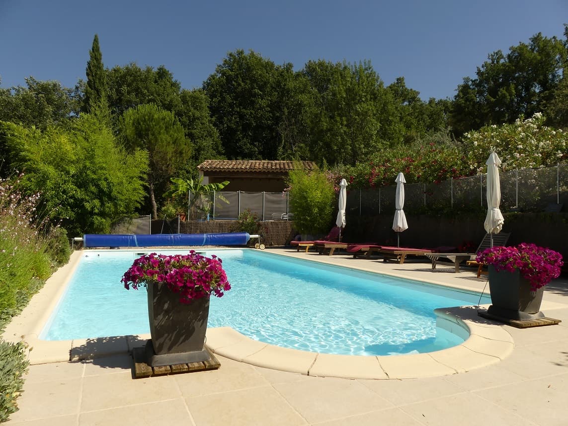 piscines chaises longues