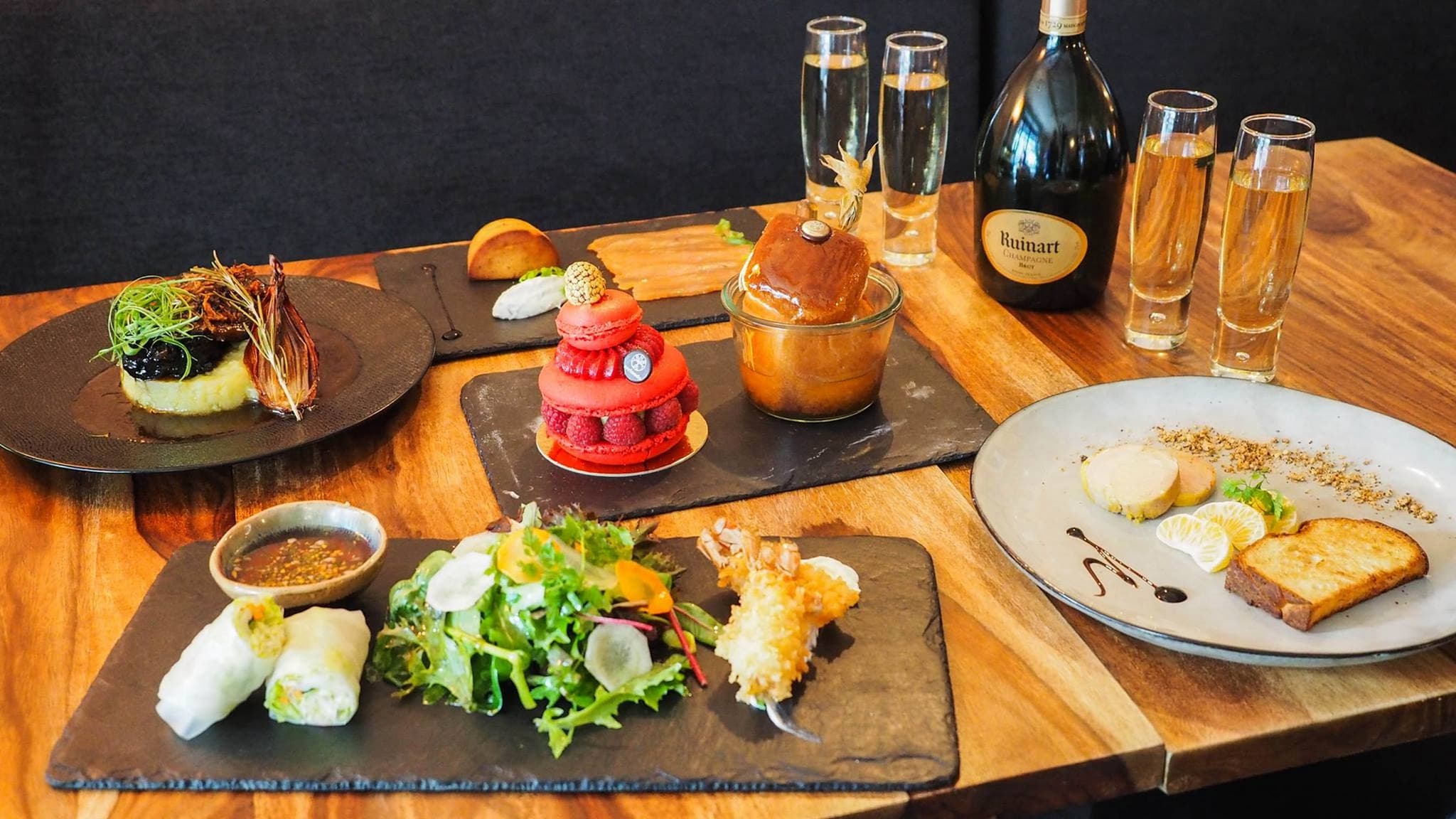 Gus_Restaurant_table_interieur
