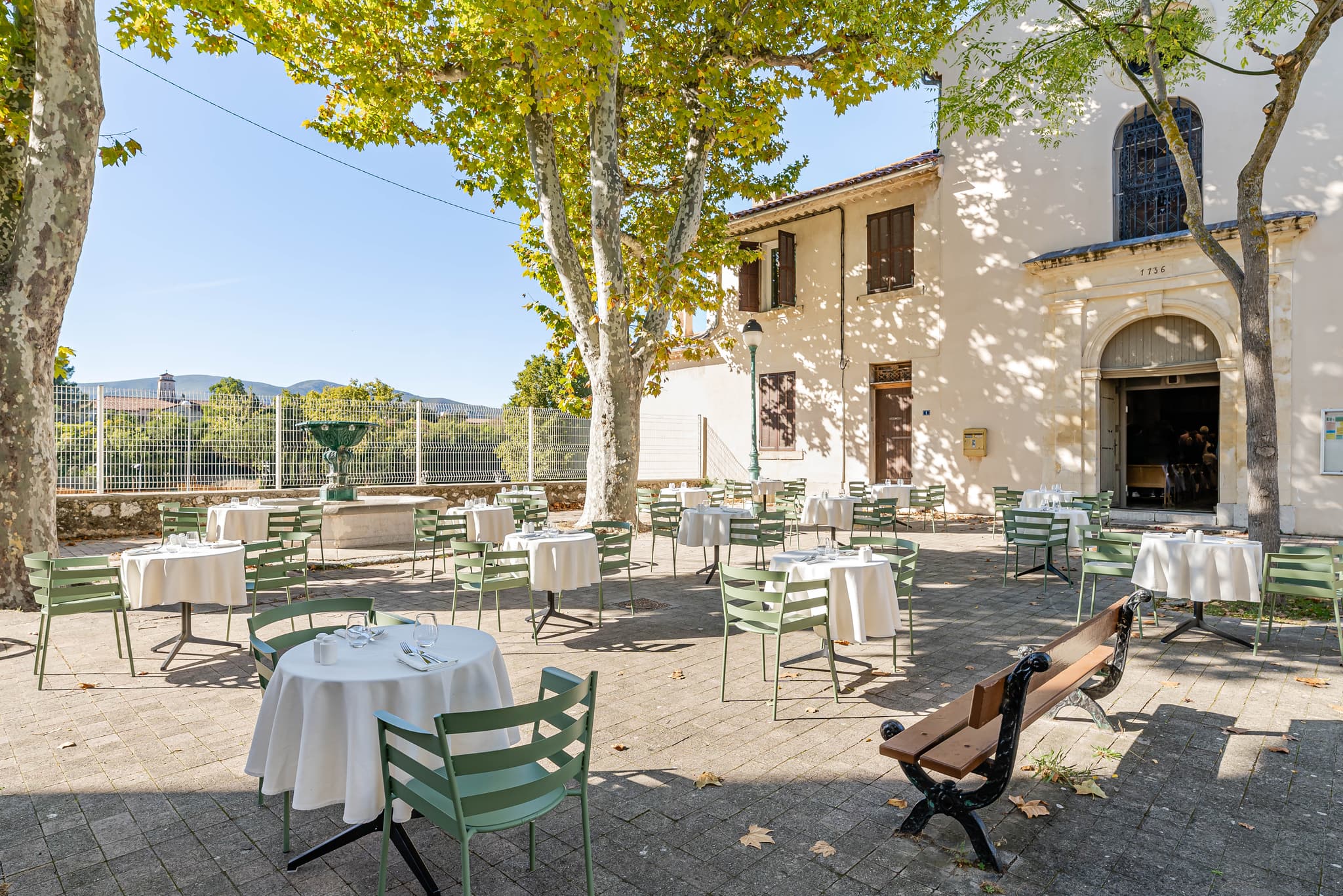 221014 - La Piazza des Frangins - 1 Pl. Saint-Christophe, 13011 Marseil (12).jpg