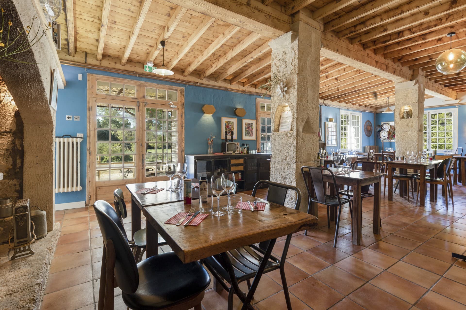 Location de salles Chez Tata Simone à Mouriès Salle intérieure
