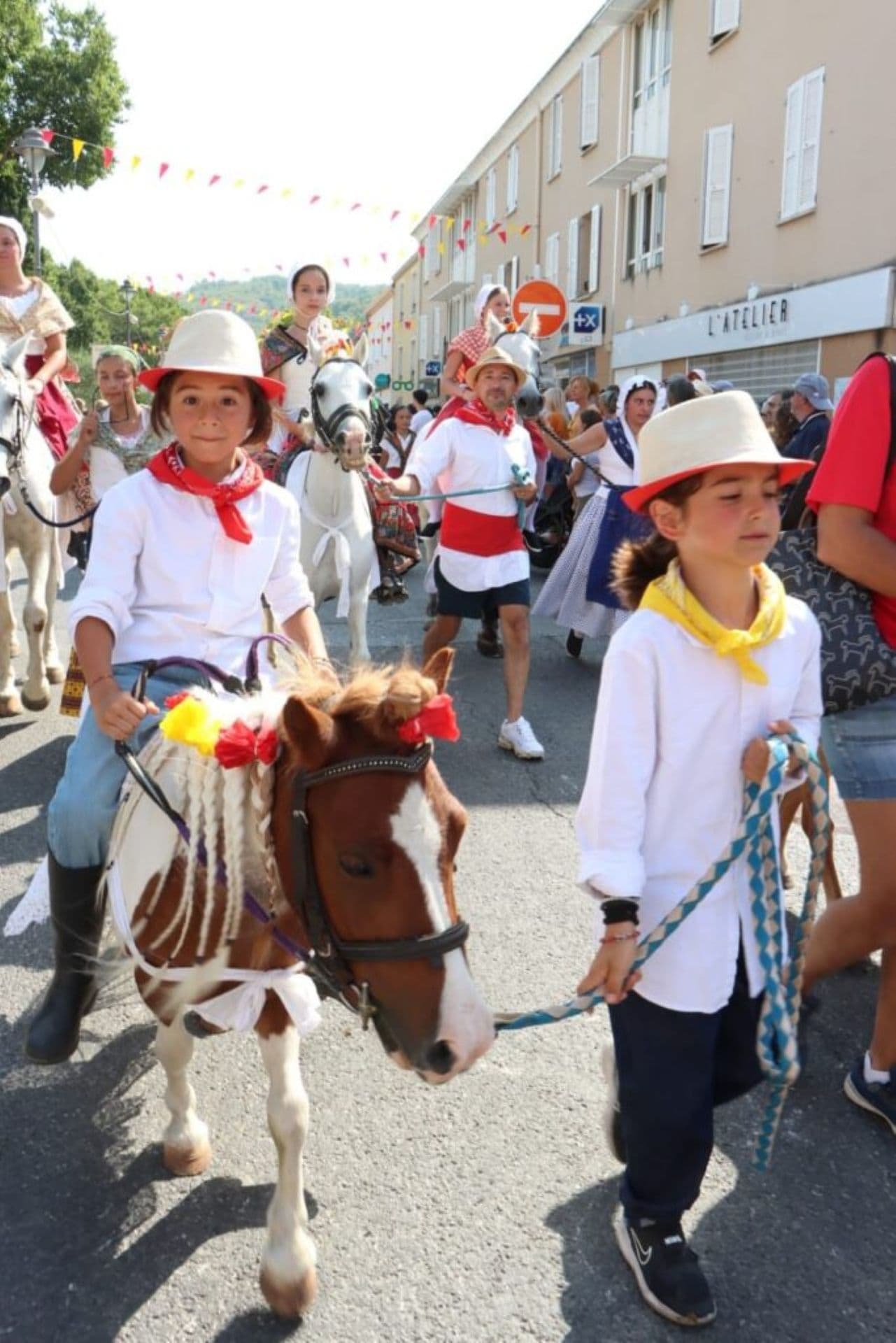 Messe, cavalcade et vente du Gaillardet de la Saint Laurent_Allauch