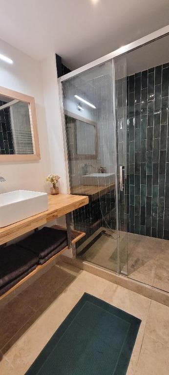 Magnifique LOFT Déco sur le port et à 5mn des plages wifi Clim 85 m2_La Ciotat