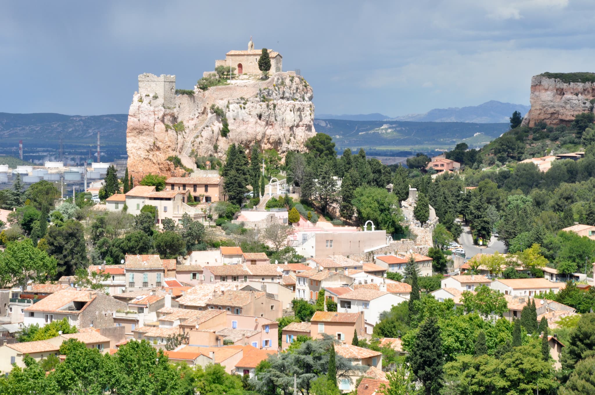 Le Rocher de Vitrolles et le vieux village