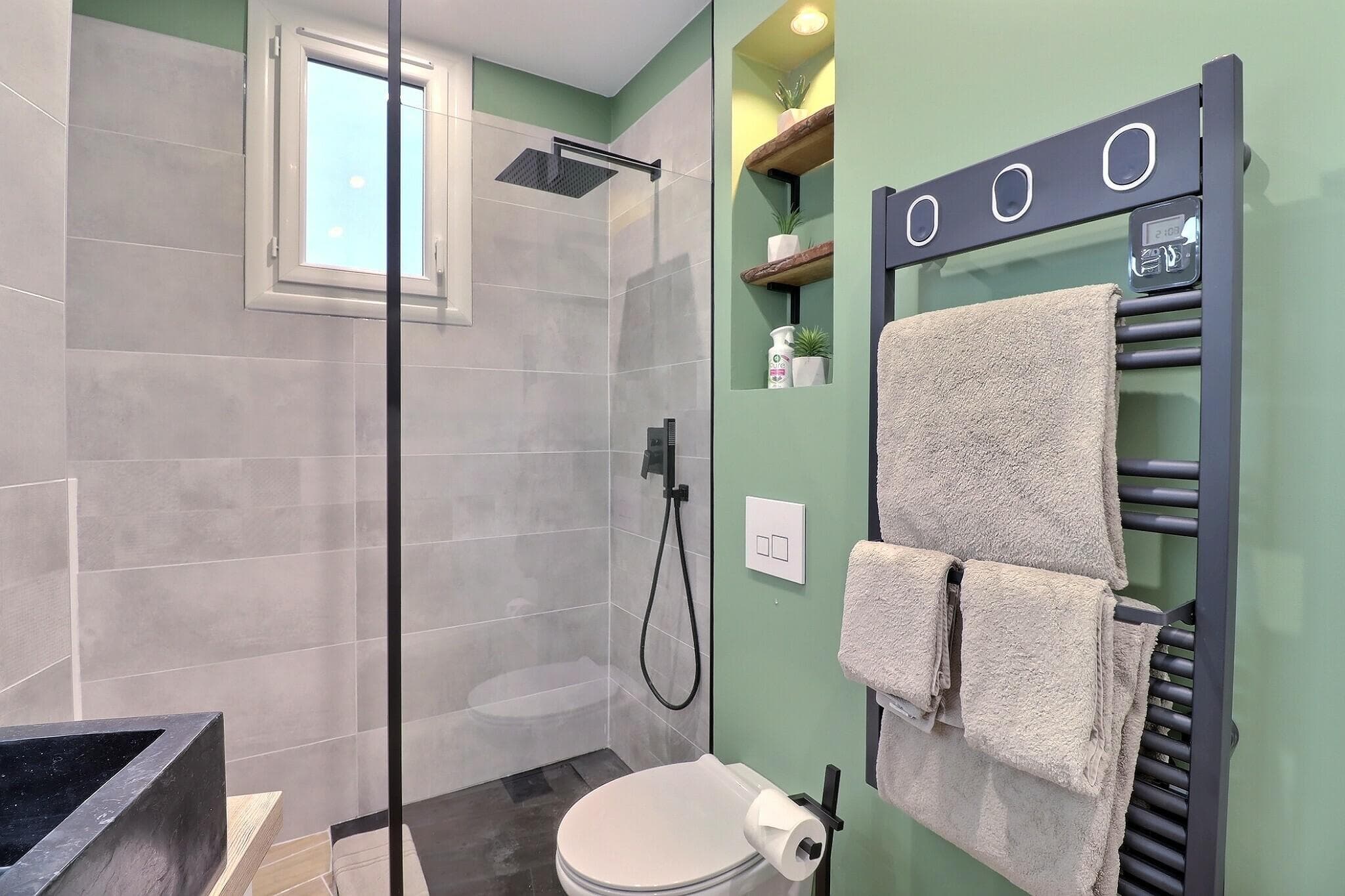 Salle d'eau et toilettes