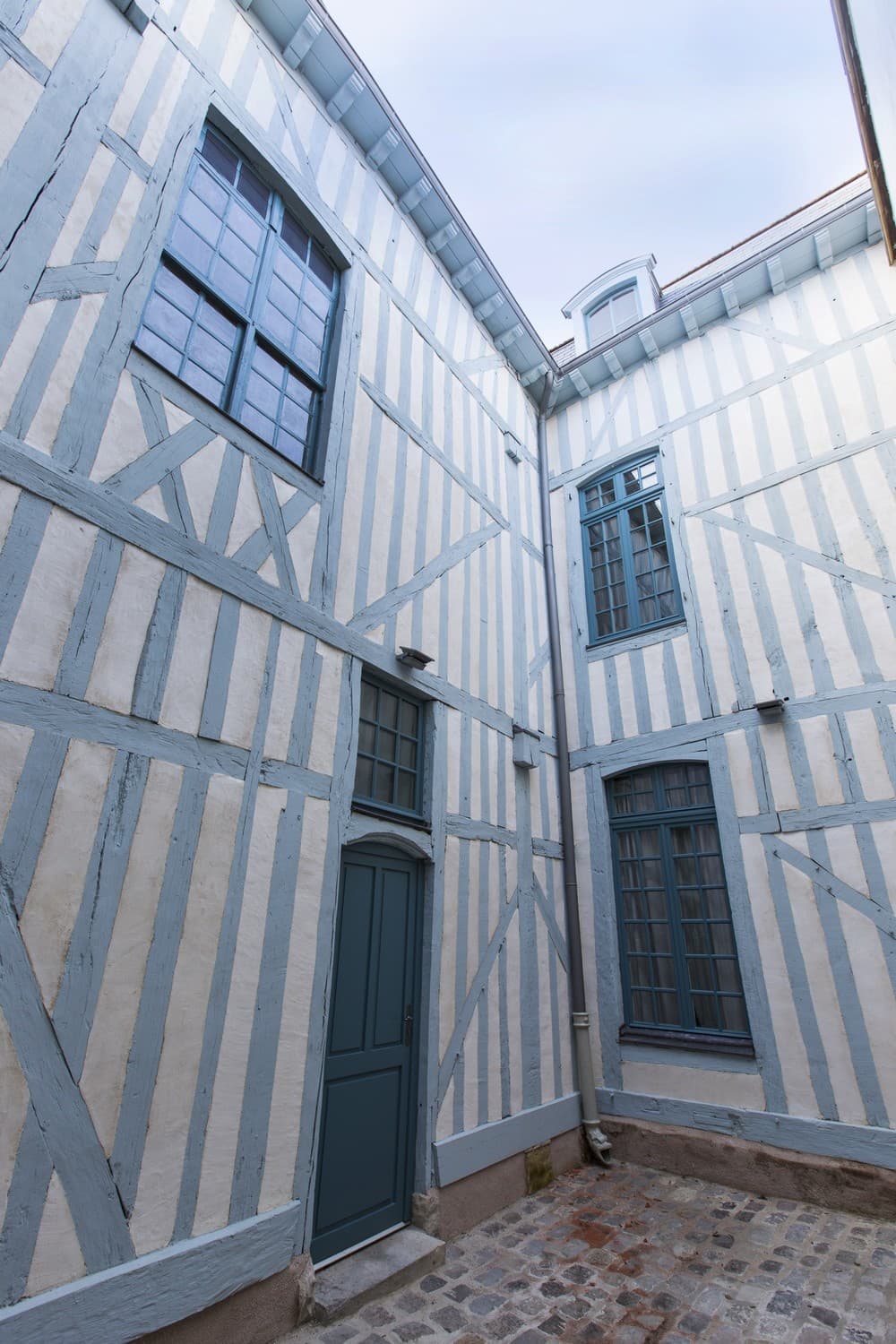 Cour bleue