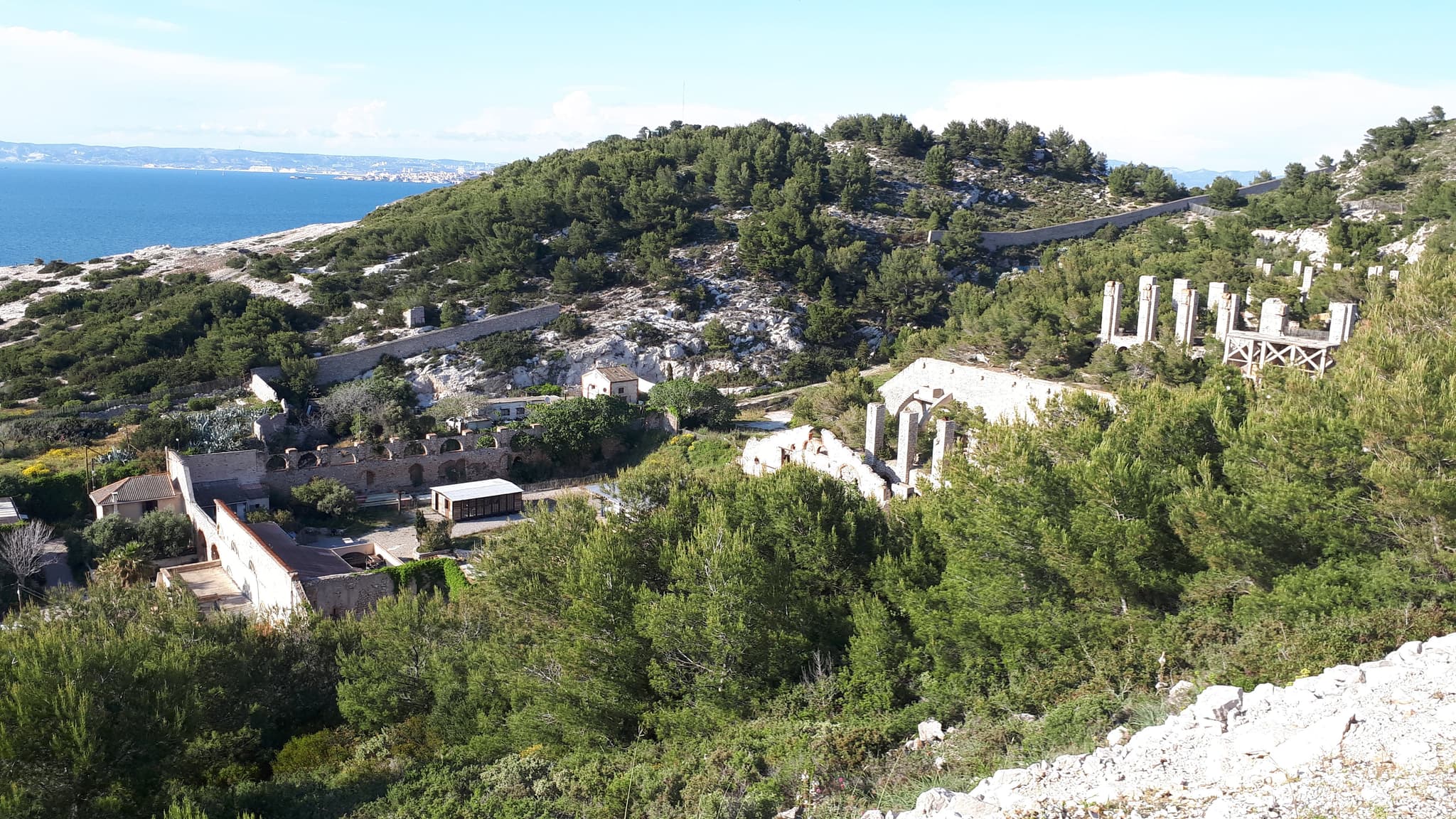 Vue du massif de Marseilleveyre