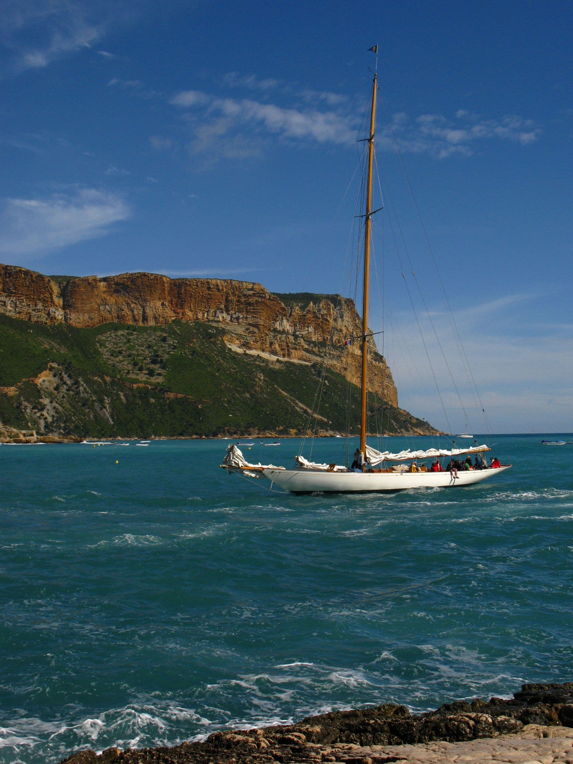 Cap Canaille et voilier classique