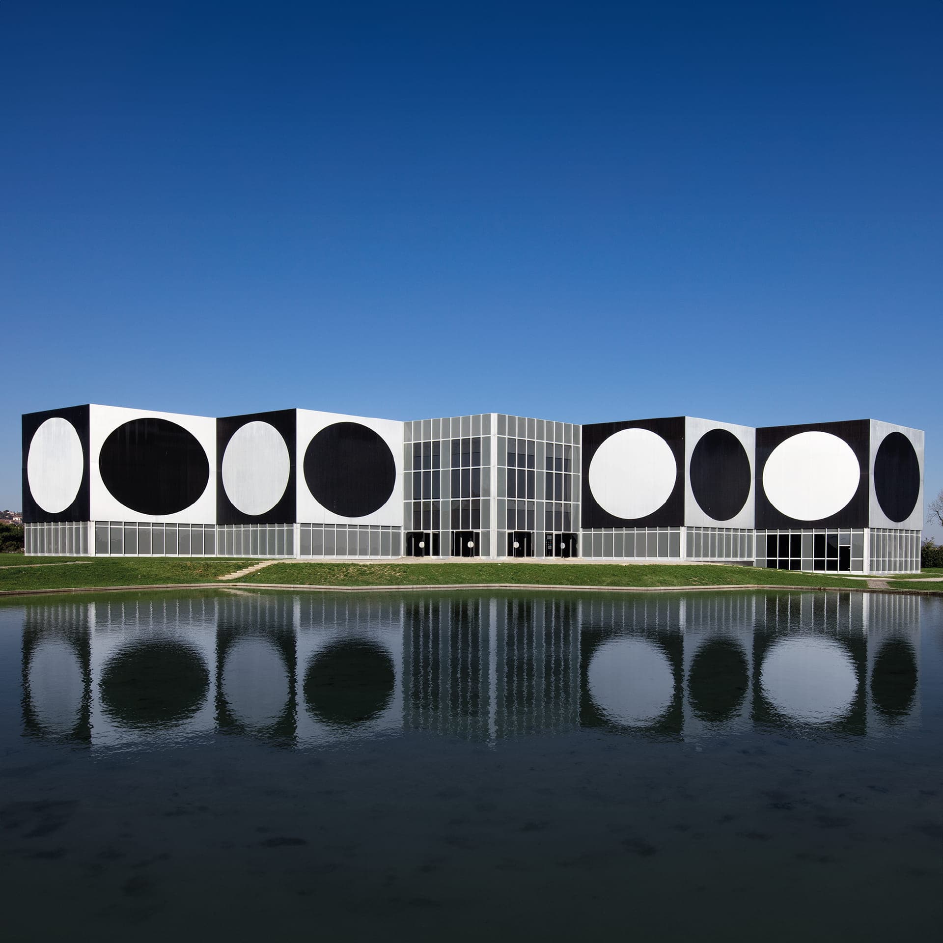 Extérieur de la Fondation Vasarely