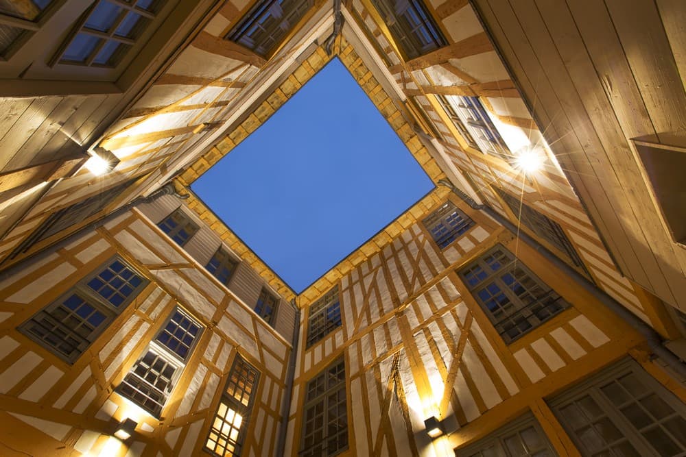 Cour de nuit