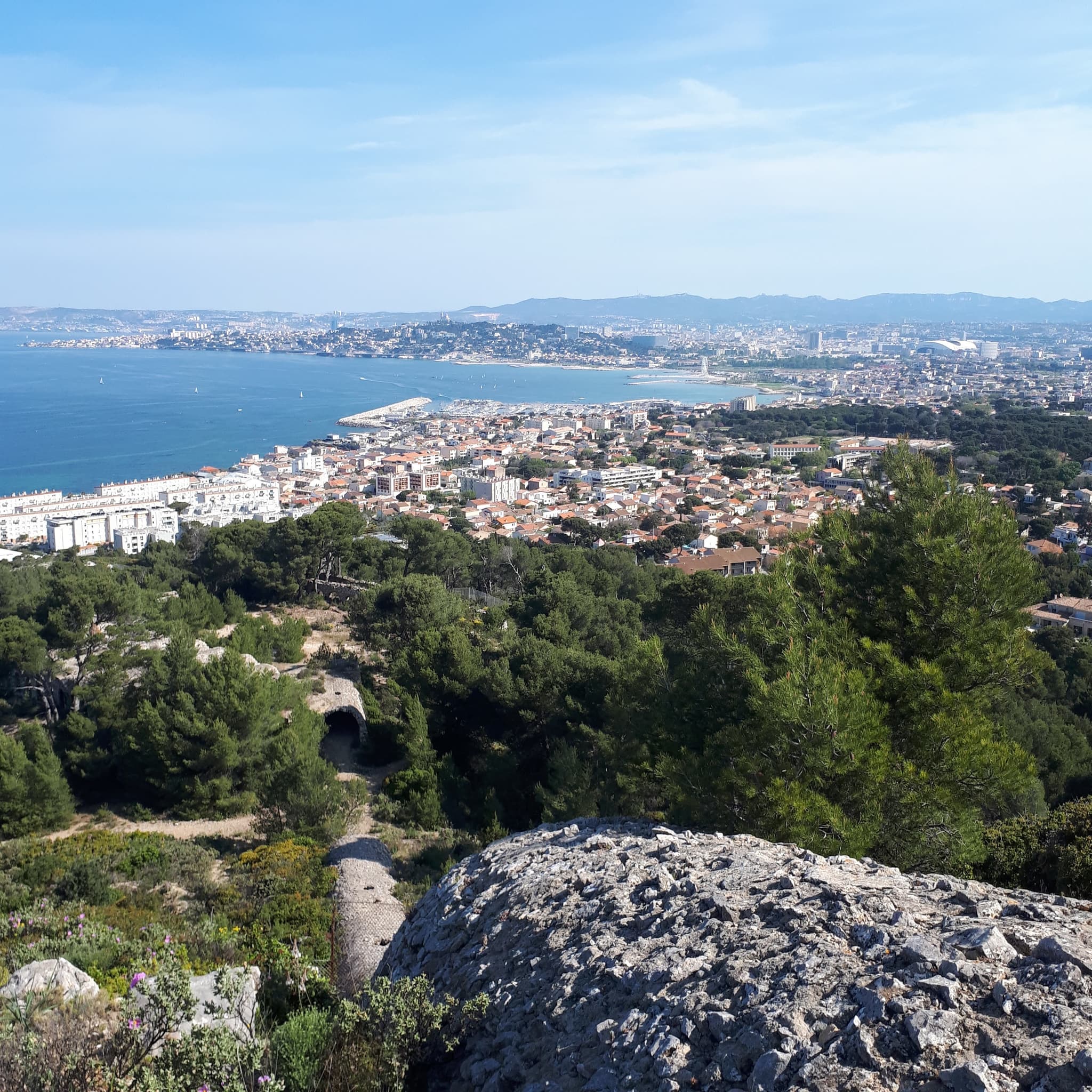Vue du massif de Marseilleveyre