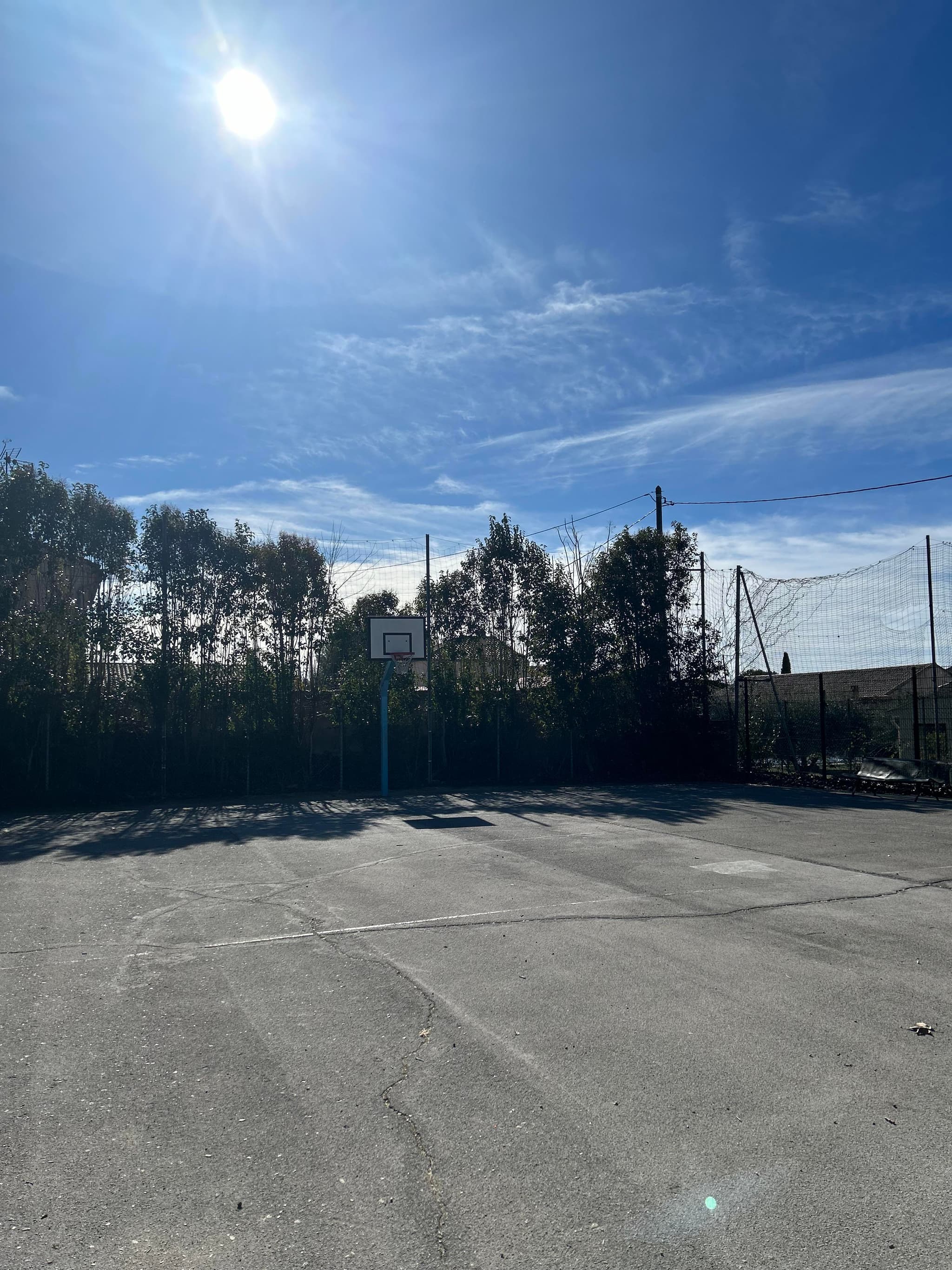 Terrain de basket-ball extérieur