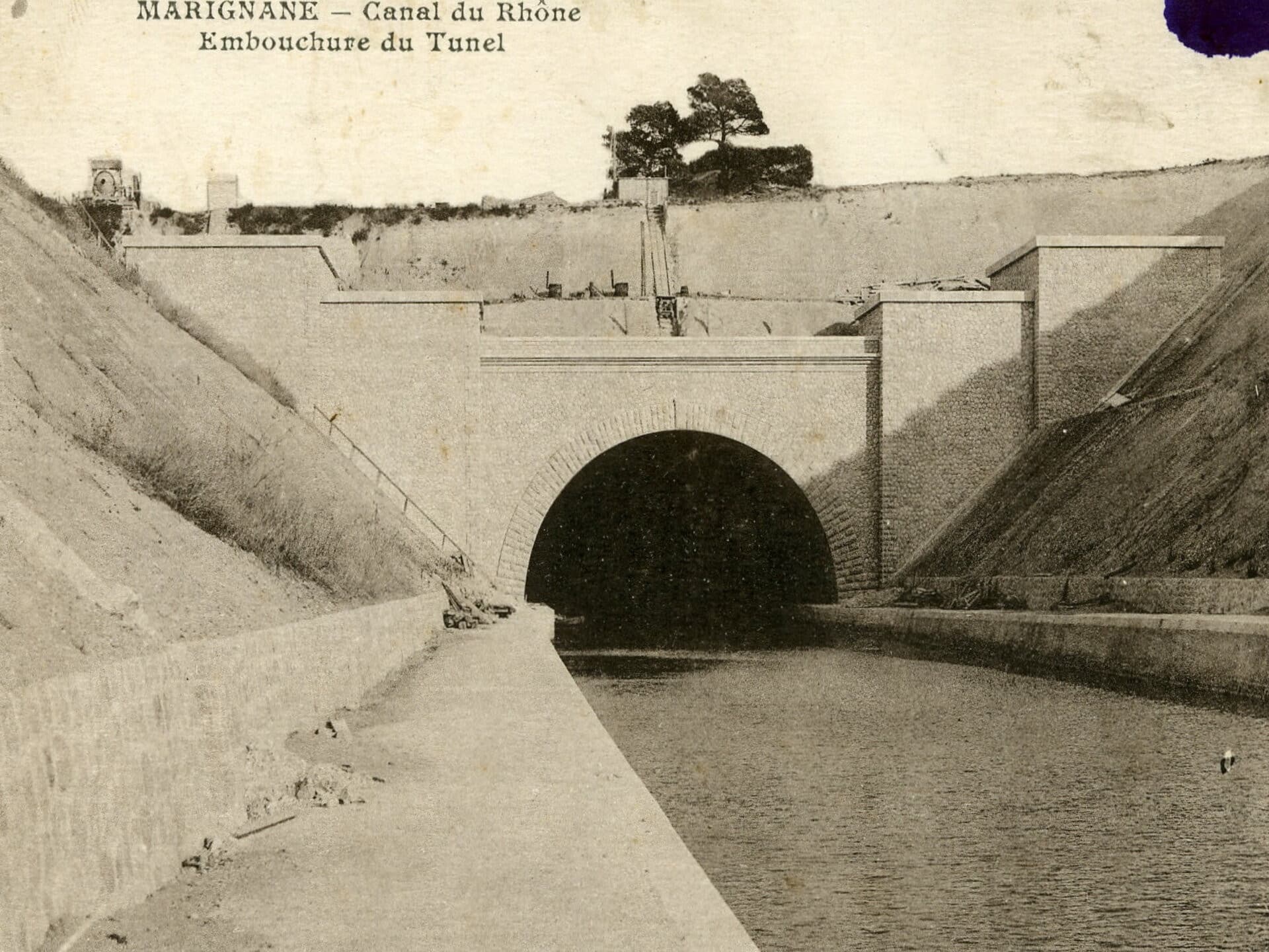 Entrée du Tunnel du Rove