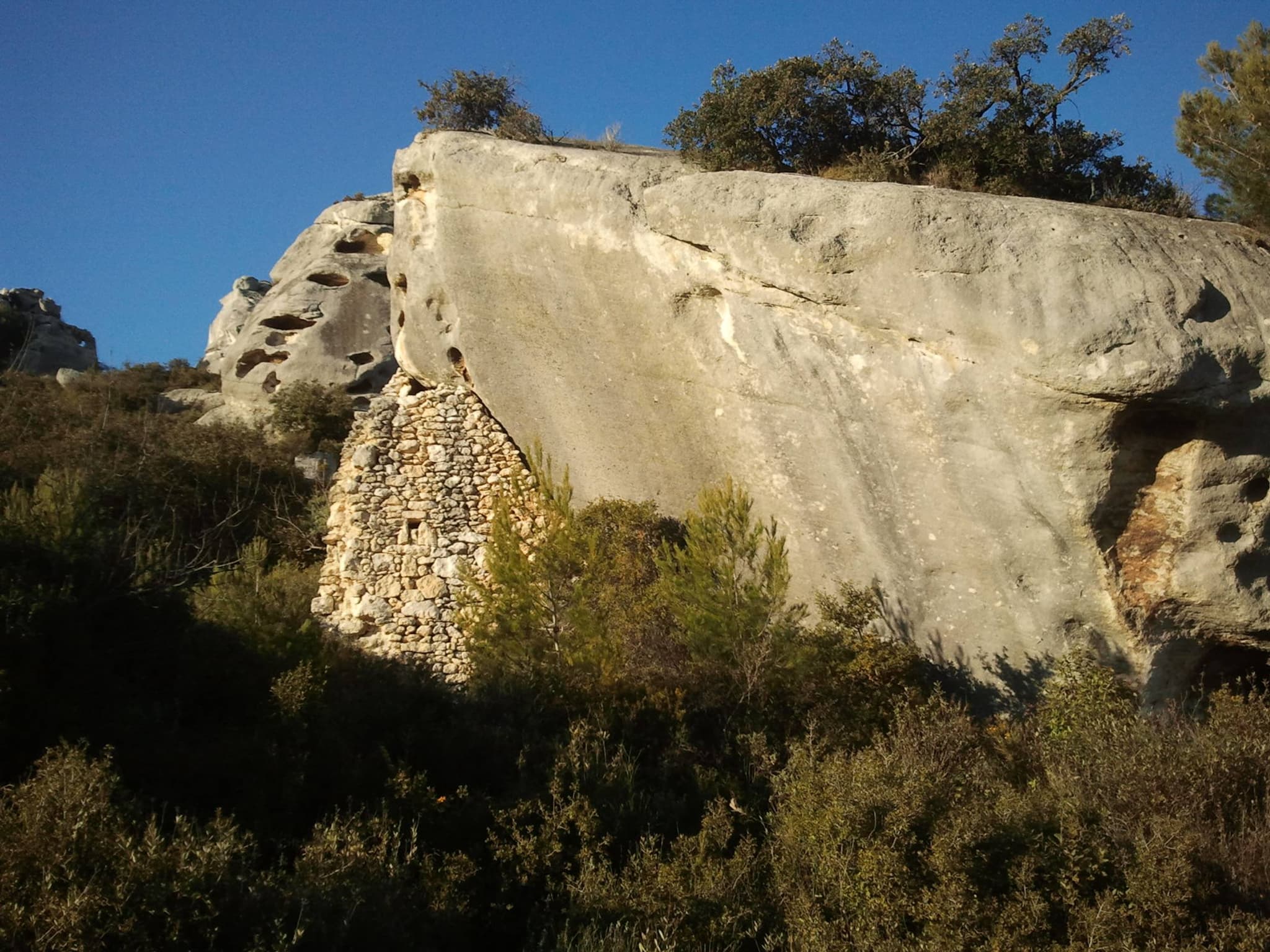 MAUSSANE-LES-ALPILLES - Vers les Baux-de-Provence