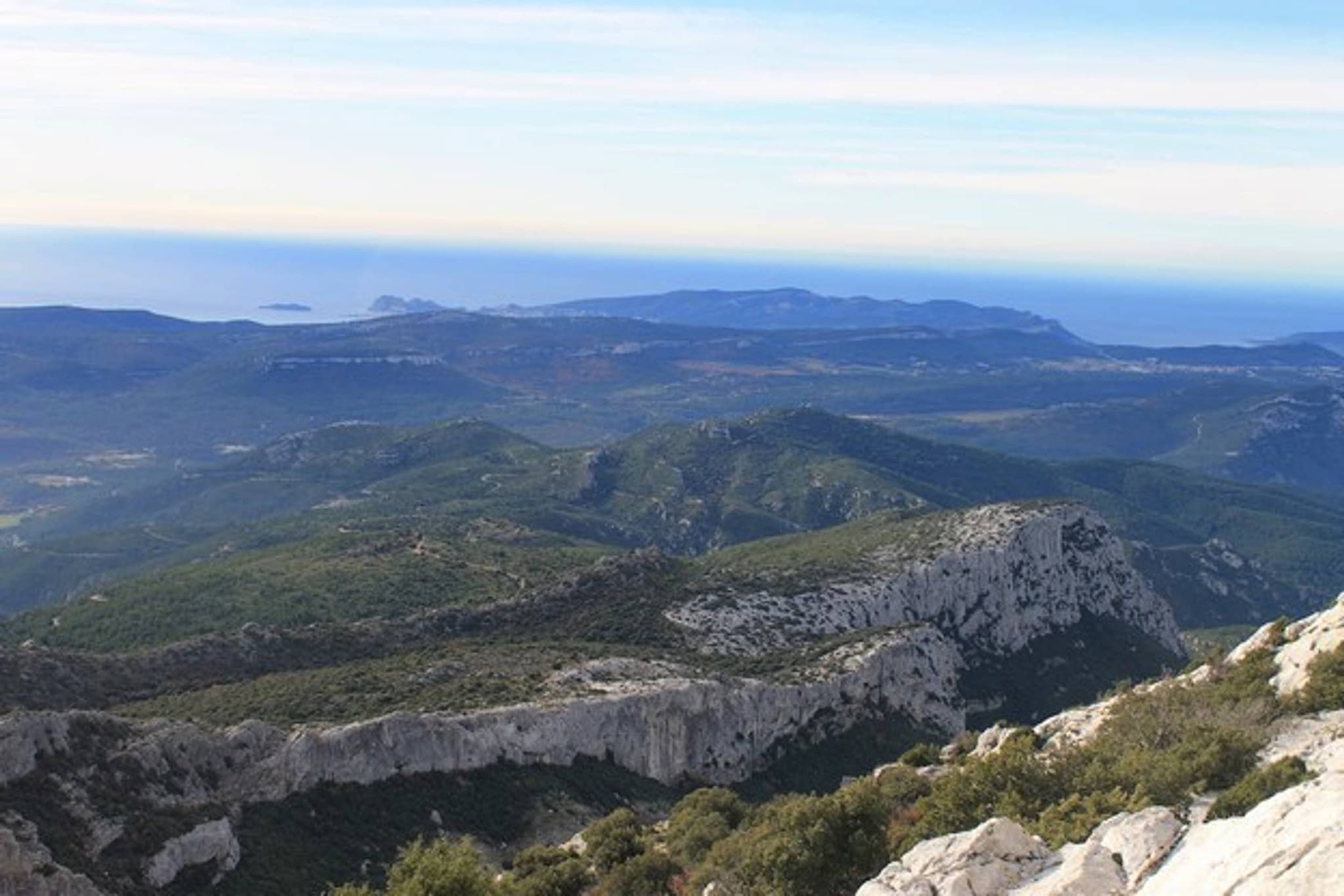 CUGES-LES-PINS - Crête de la Sainte-Baume et Jas de Frédéric