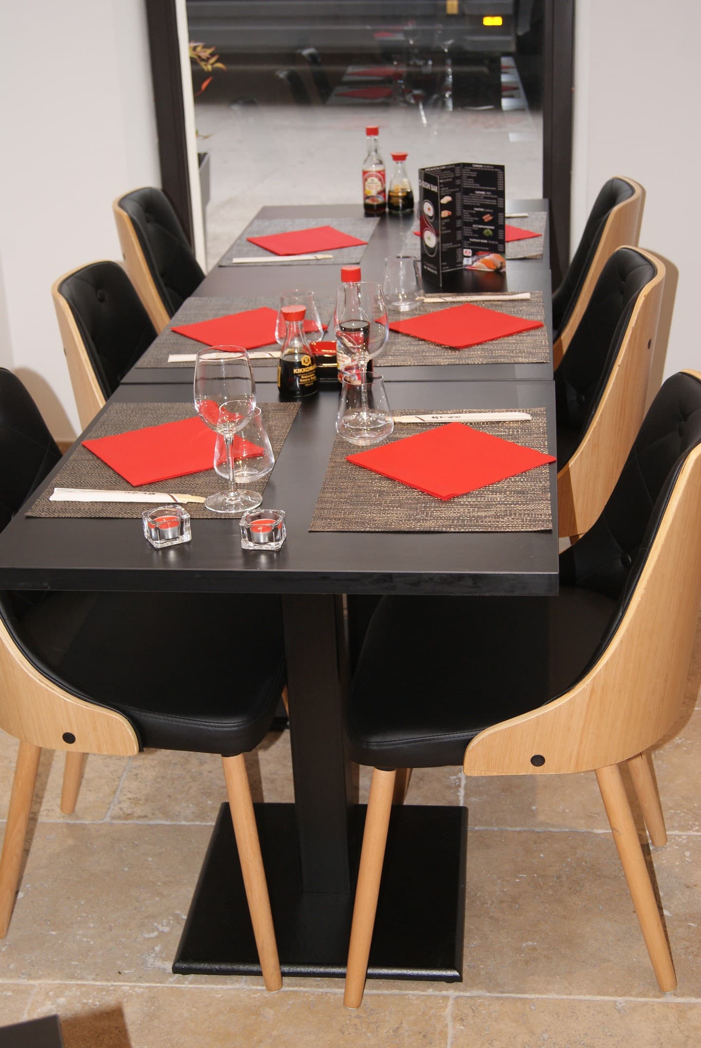O_sushi_bar_table_3
