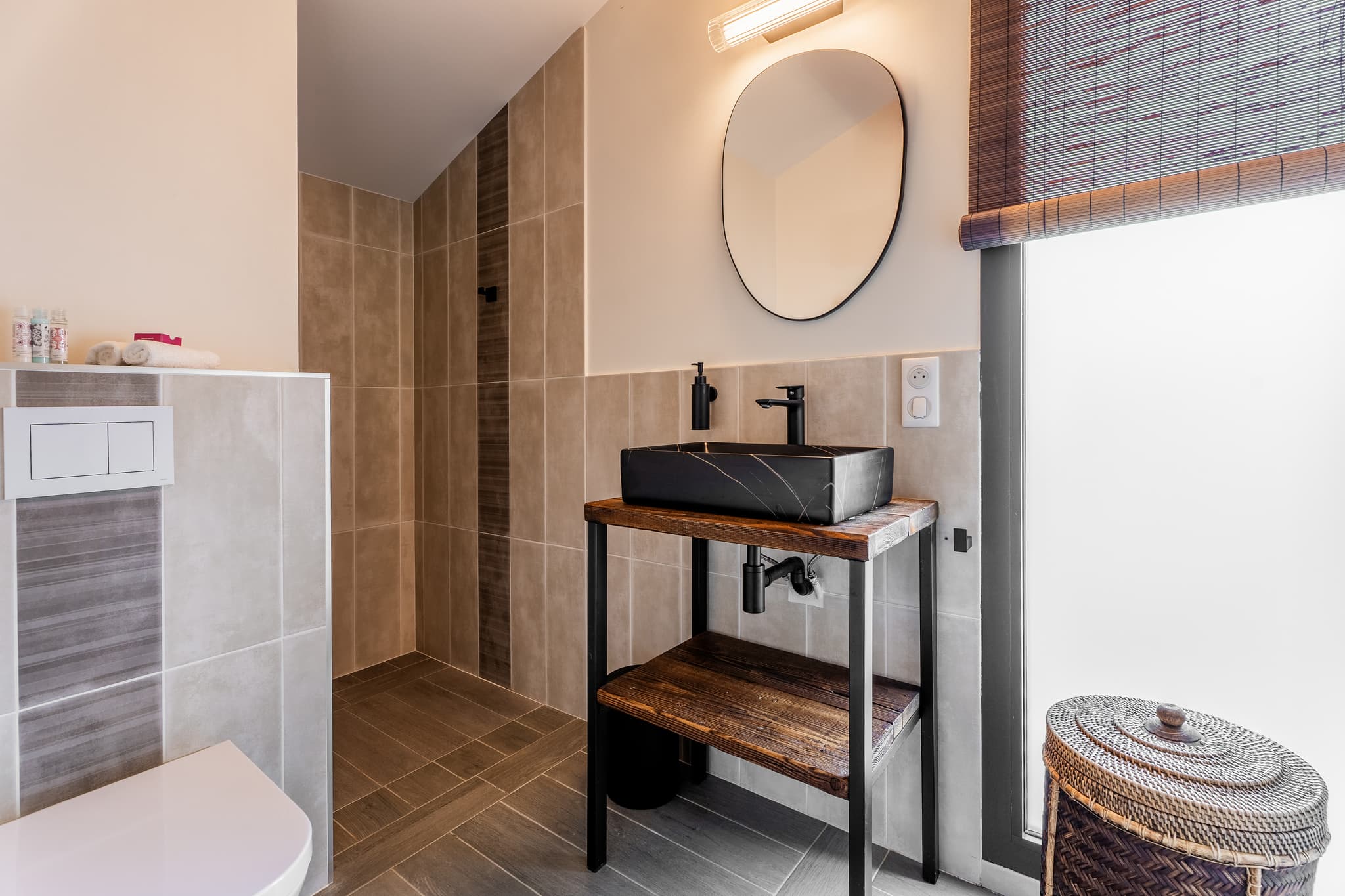 Salle d'eau et toilettes
