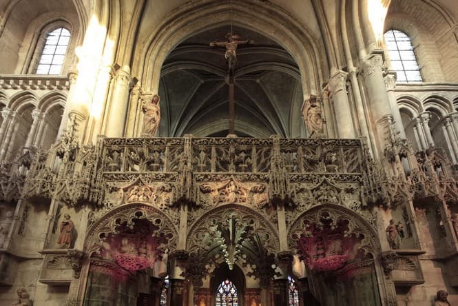 Jubé Eglise Sainte Madeleine.jpg