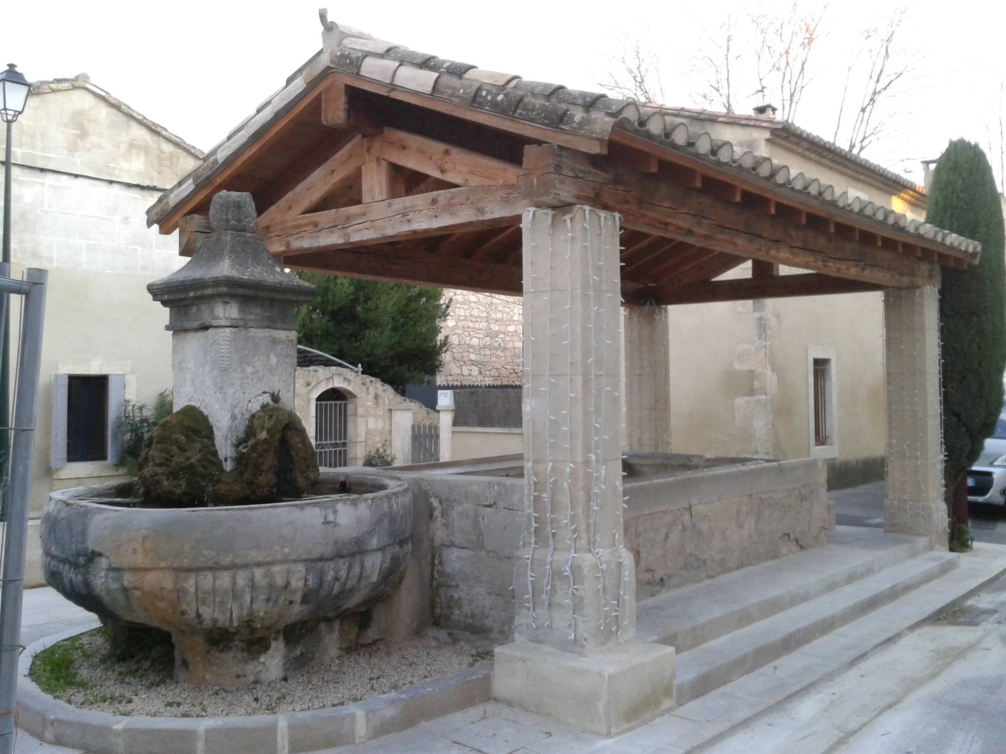 MAUSSANE-LES-ALPILLES - Vers les Baux-de-Provence