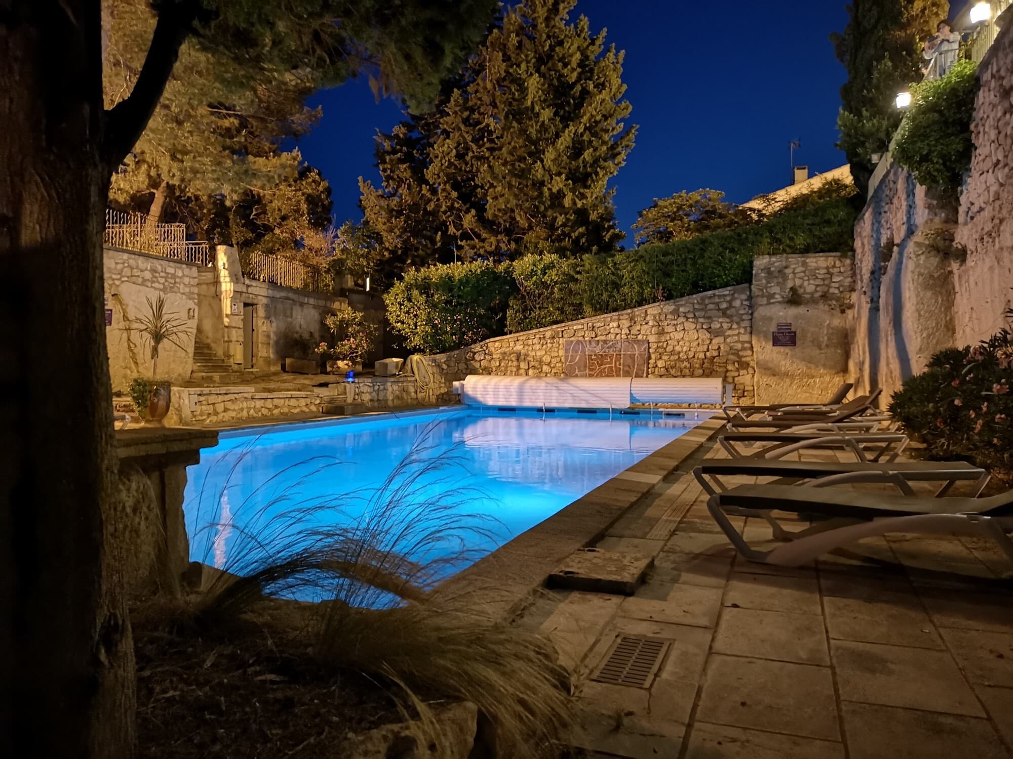 Hôtel Belesso piscine nuit