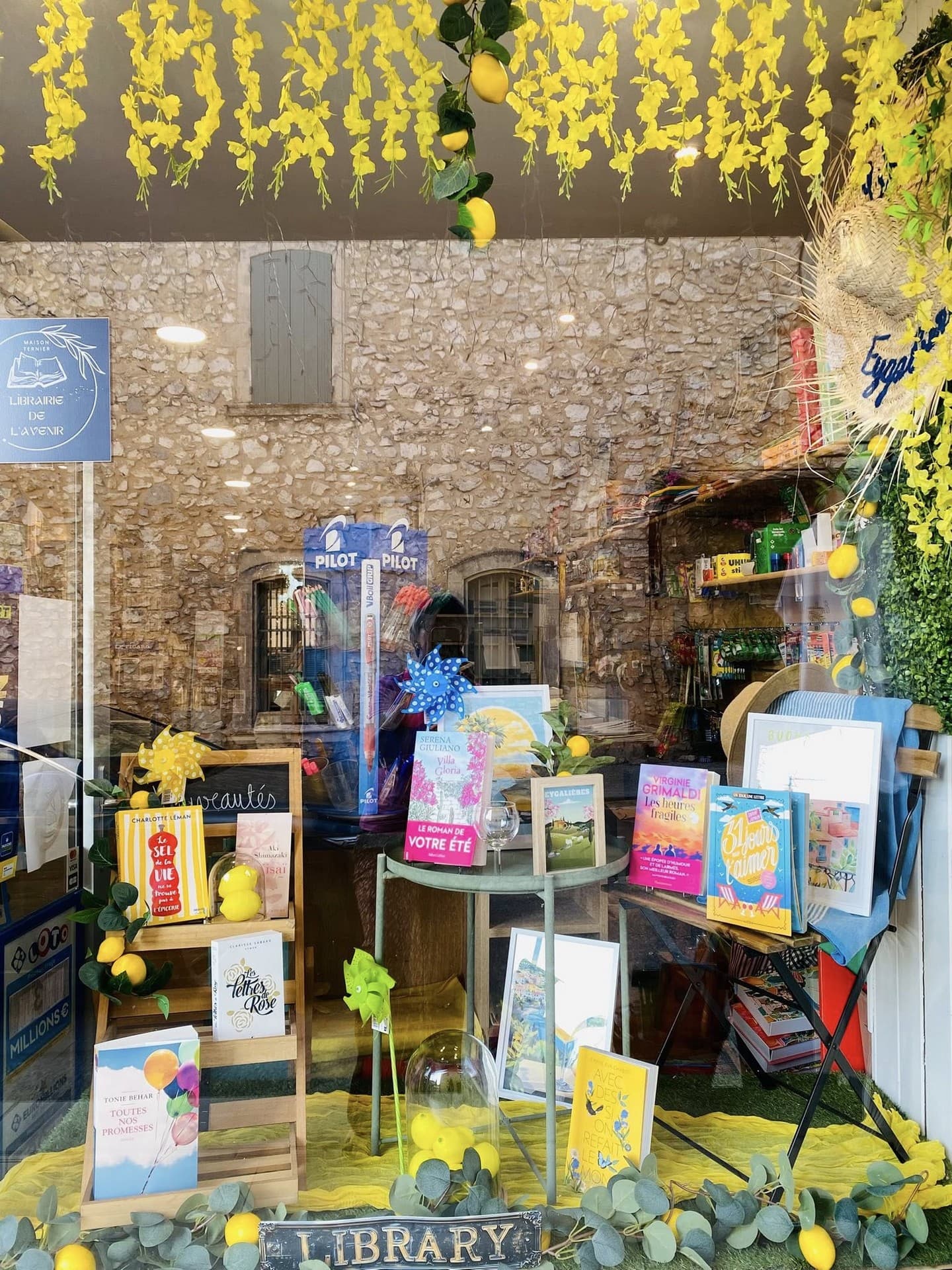 Librairie de l'Avenir_Eygalières_vitrine