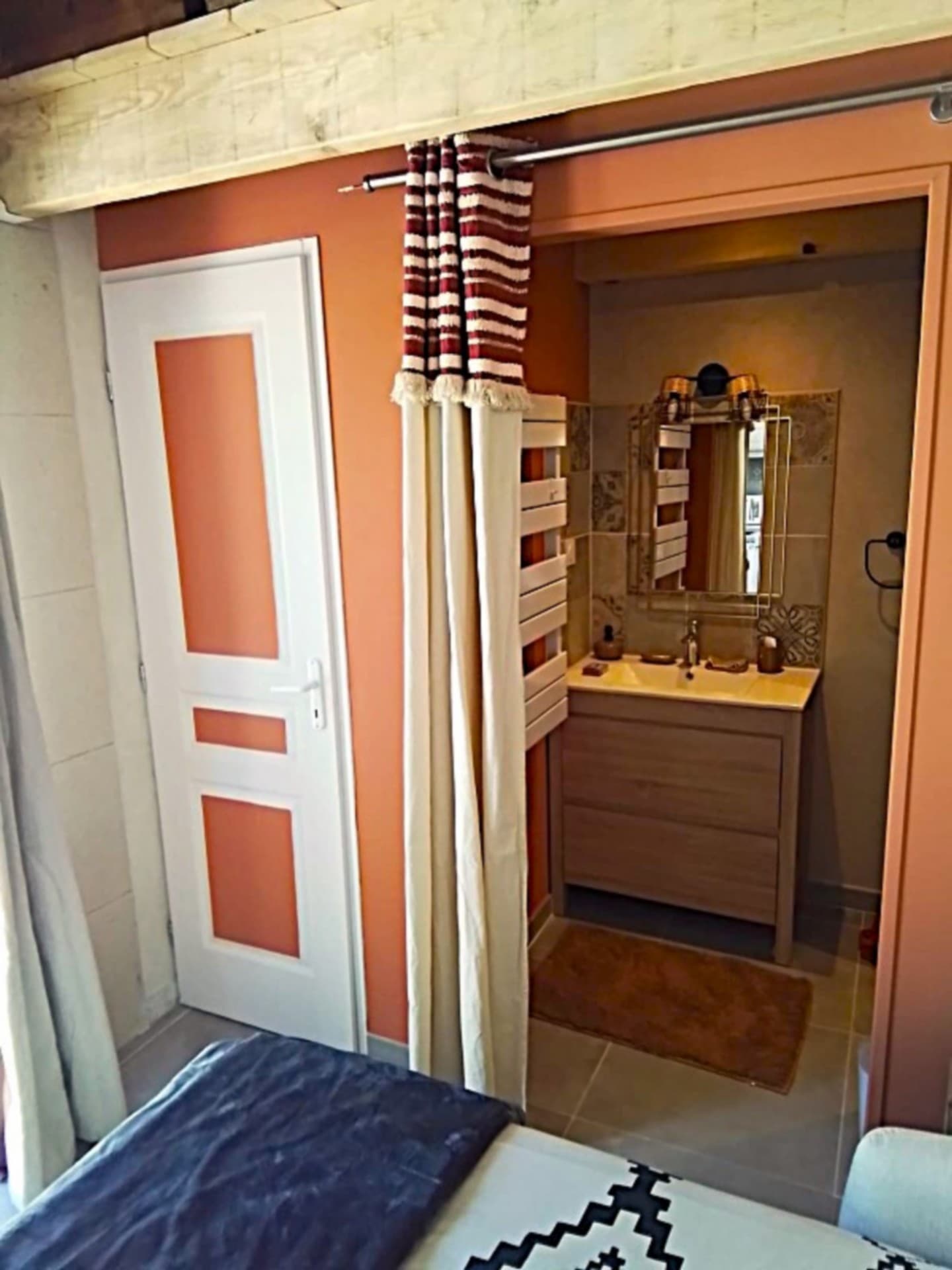 Gîte Kalimera à Mouriès Coin salle de bain