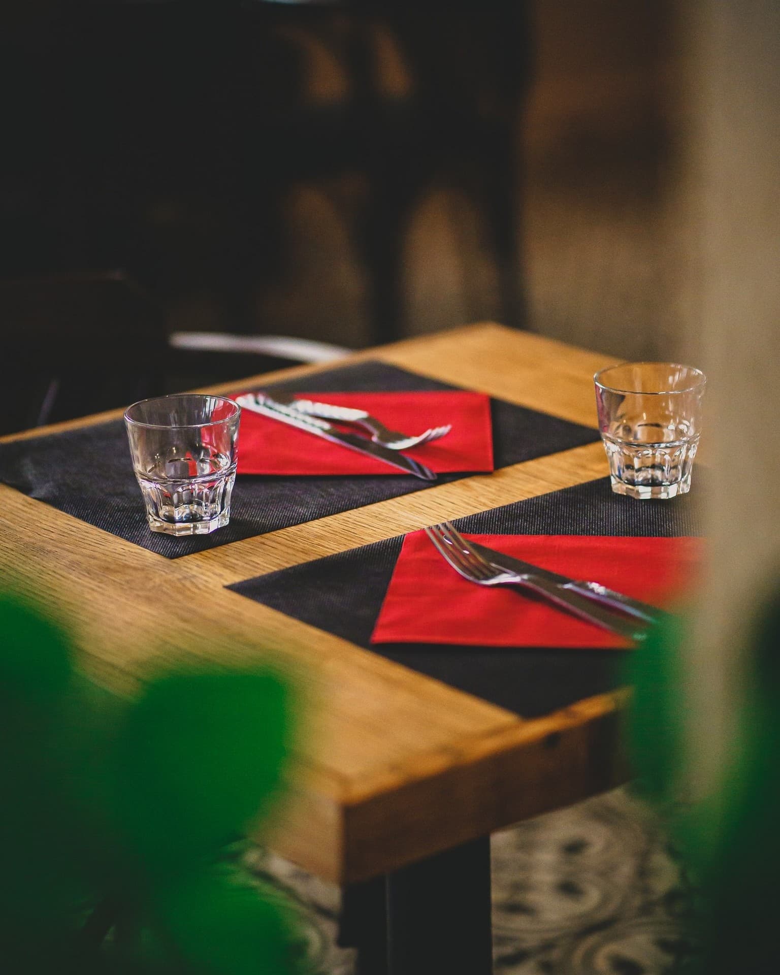 Brasserie Le Progrès à Eygalières Table