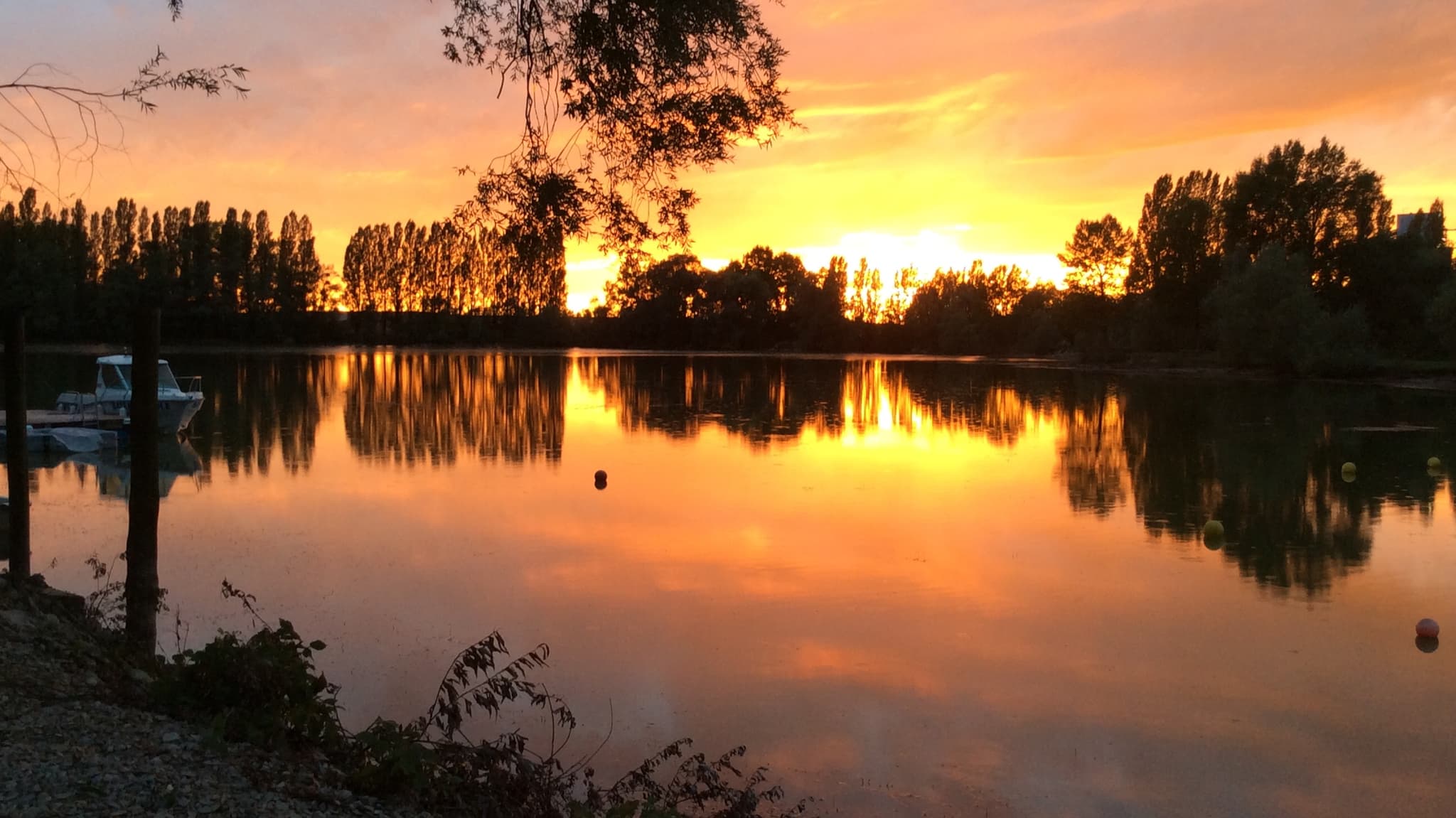 plan d'eau coucher de soleil.JPG