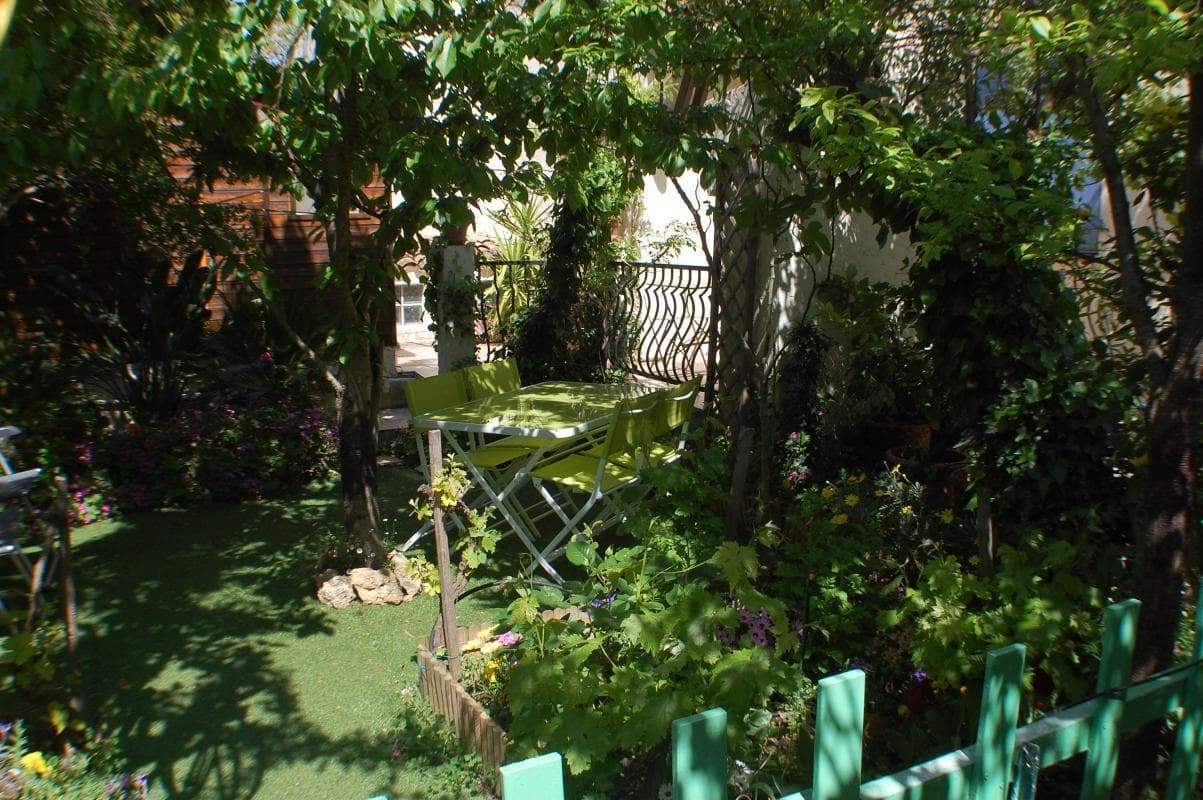 Les Cyprès