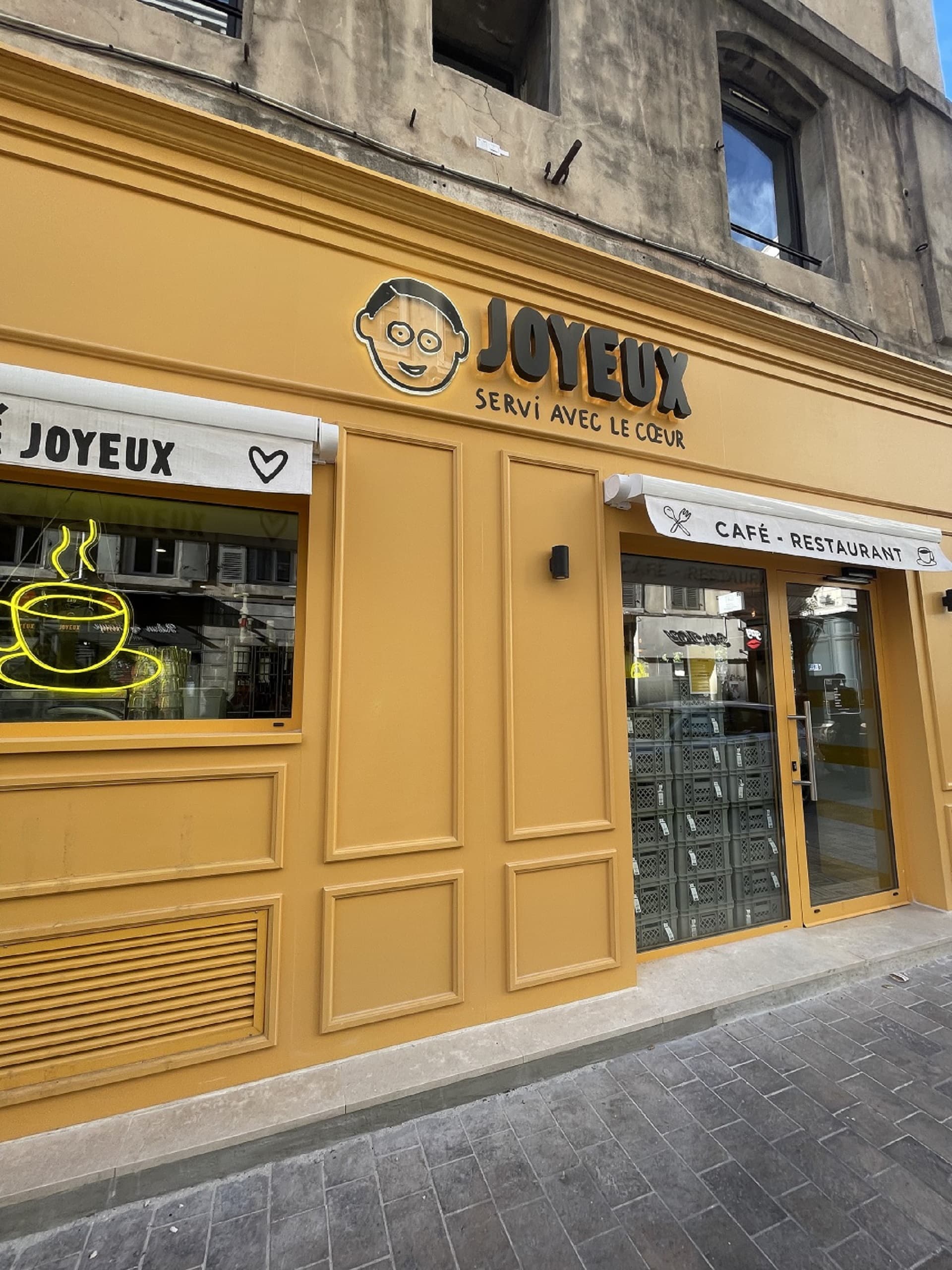 Café Joyeux devanture