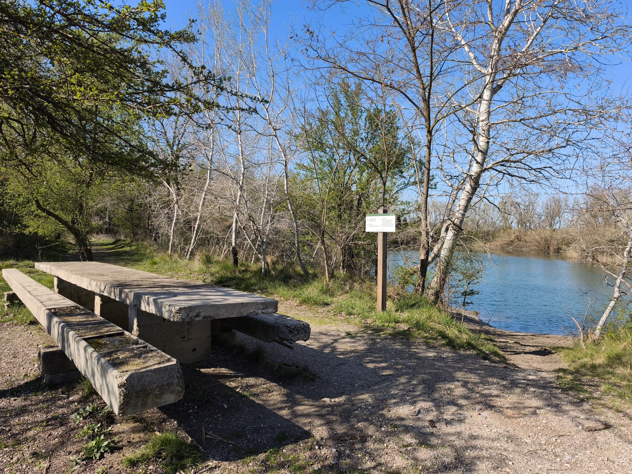 Aire de pique-nique du lac des Iscles_Noves
