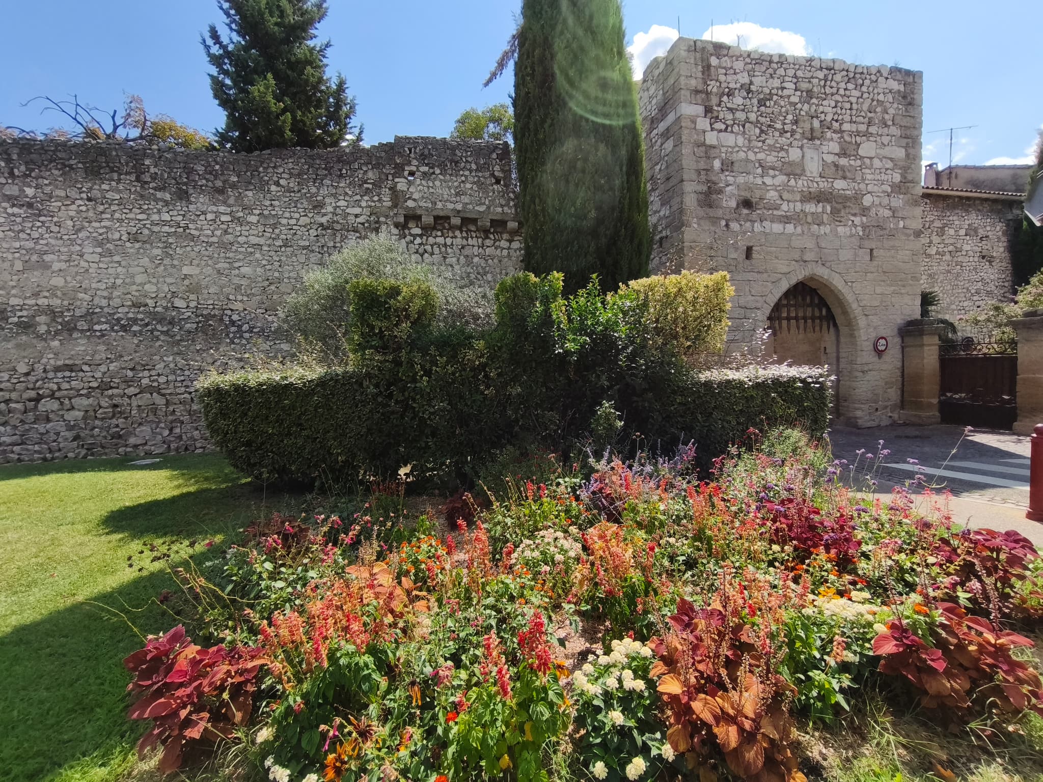 Remparts et portes médiévales_Noves