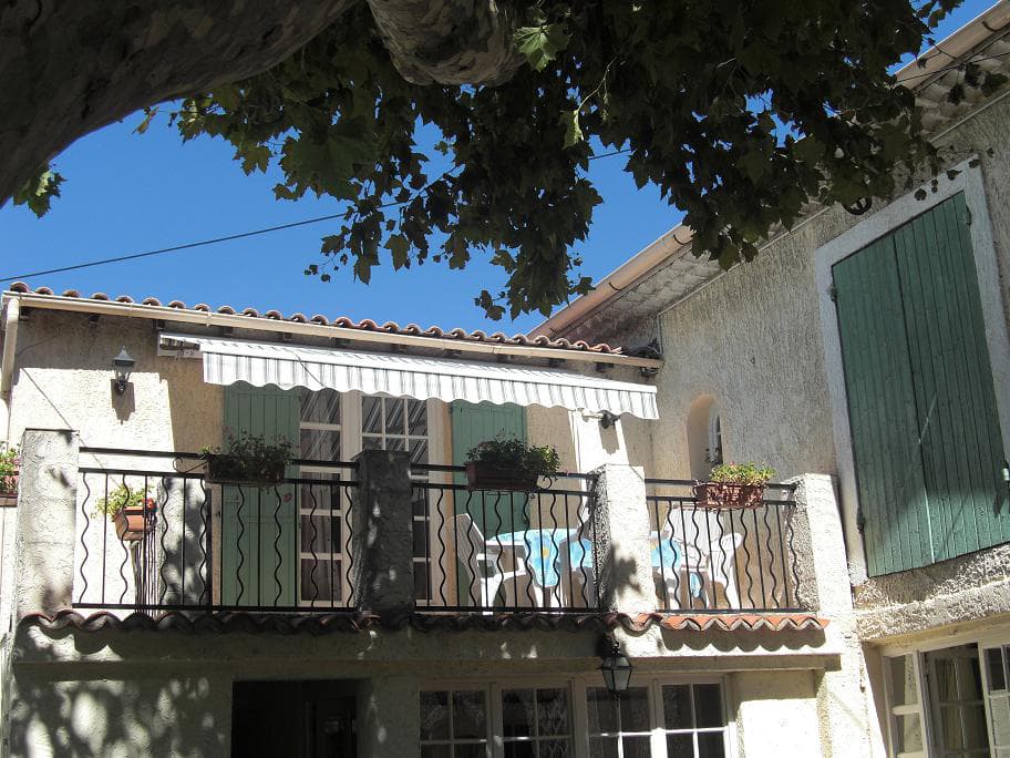 Le Mas de Bazarde