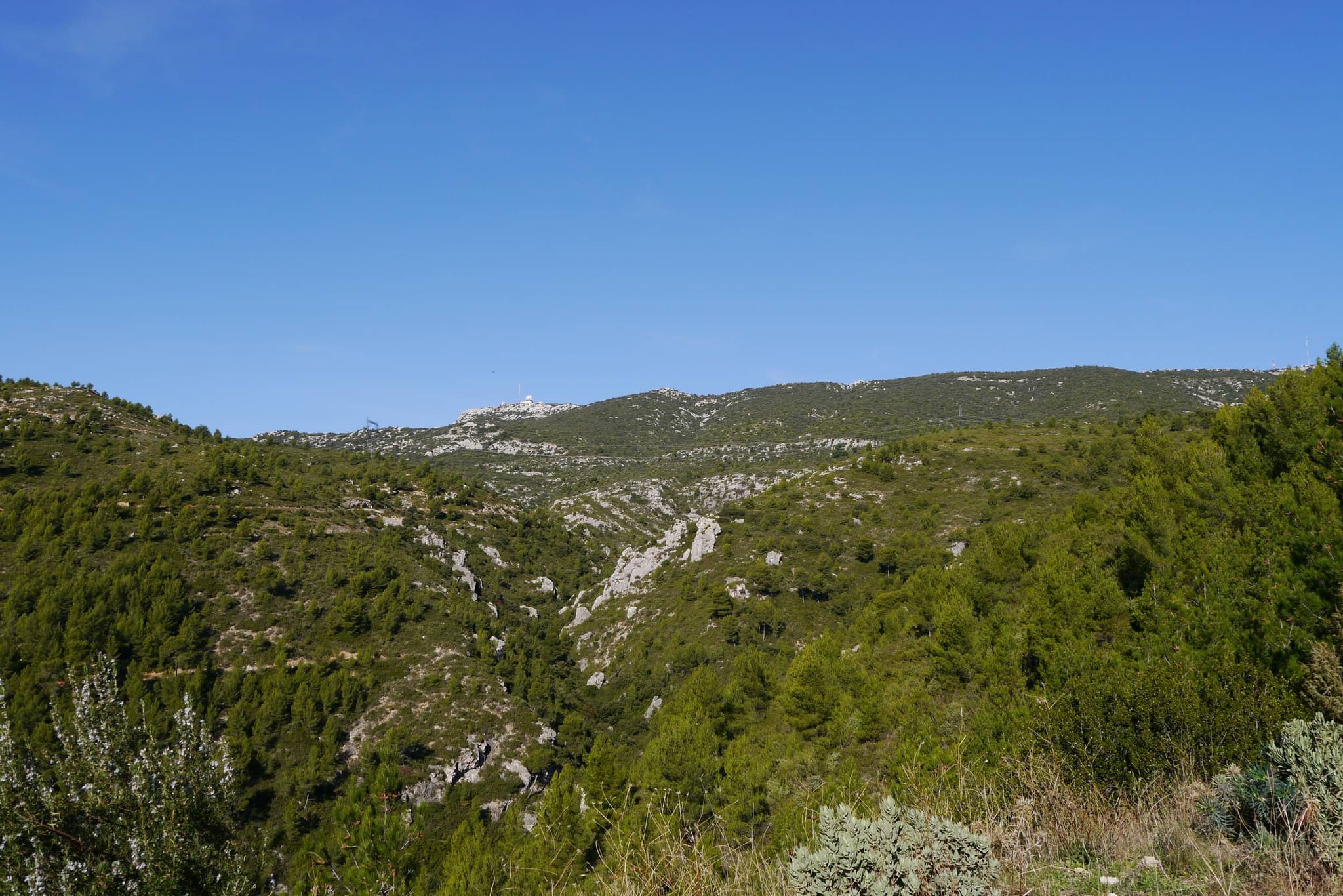 CUGES-LES-PINS - Crête de la Sainte-Baume et Jas de Frédéric
