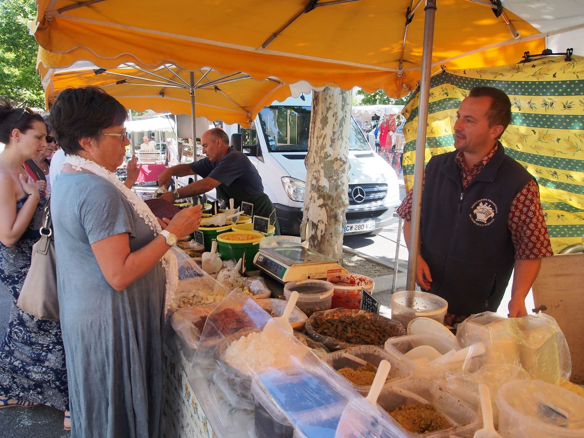 Marché provençal Fontvieille