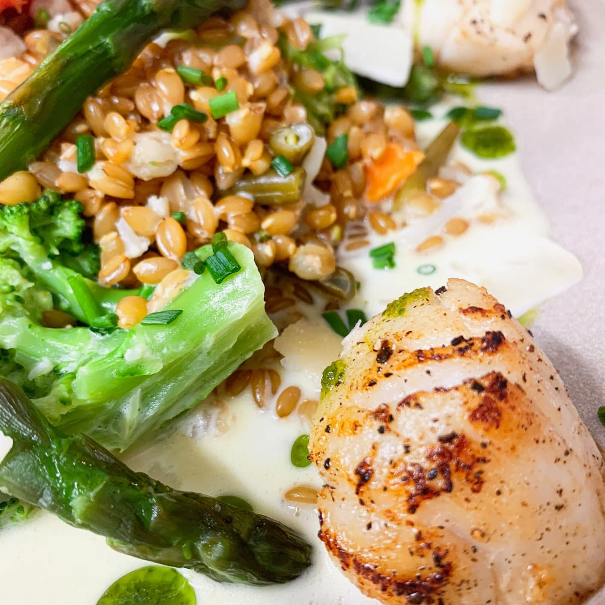 Le Café de la Place plat asperge saint jacque