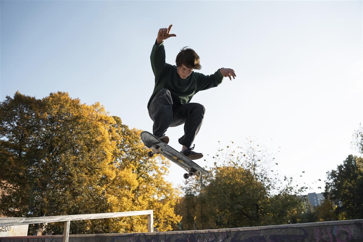 full-shot-teen-doing-tricks-skateboard