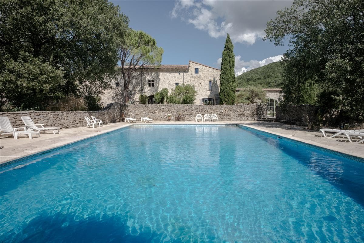 Piscine 18 m x 10 m