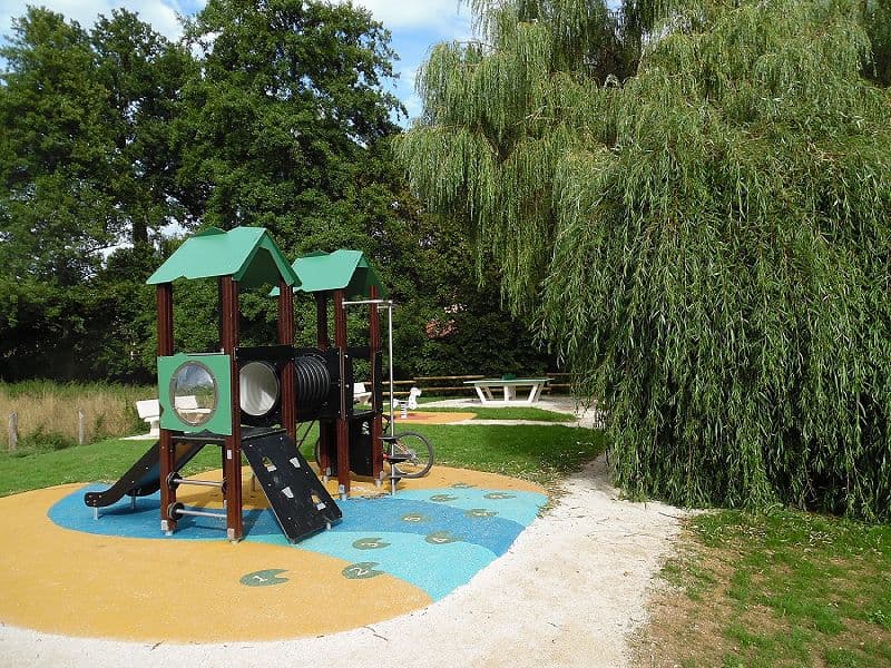 Aire de jeux de Bussières-les-Belmont