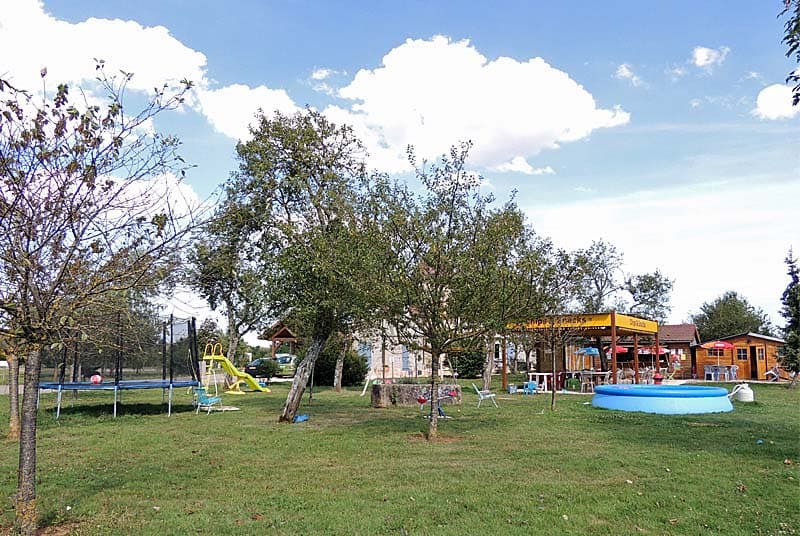 Camping de la Croisée à Flagey