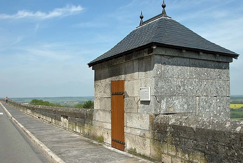 Corps de garde de l'évéché à Langres