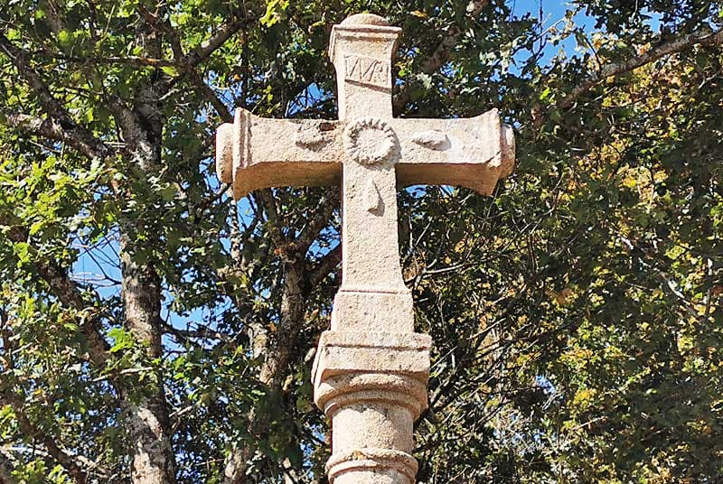 Croix de champ Chevreu à Brennes