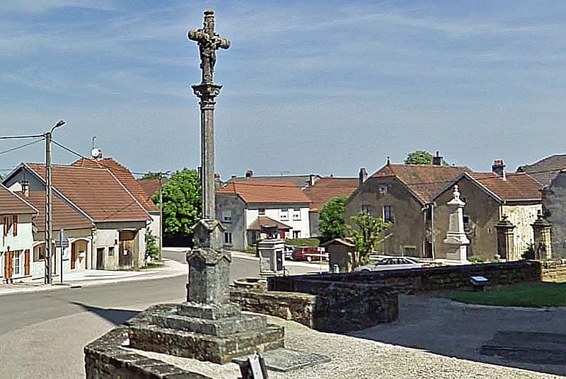Croix de cimetière à Poinson-les-Fayl