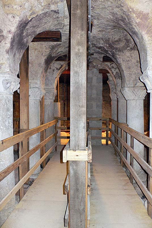 Crypte de l'église de Saints-Geosmes