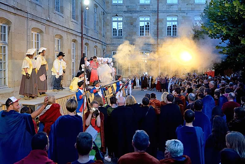 Visite de Langres avec l'Estival des Hallebardiers