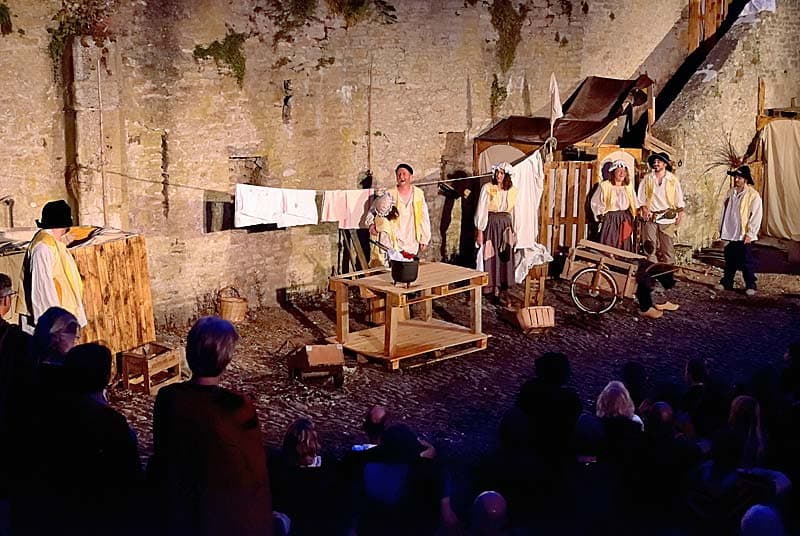 Visite de Langres avec l'Estival des Hallebardiers