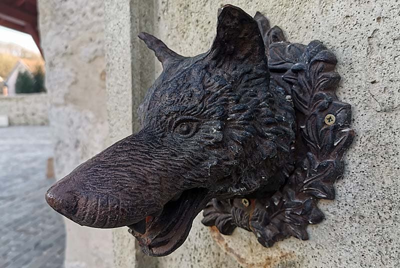 Fontaine au loup à Baissey
