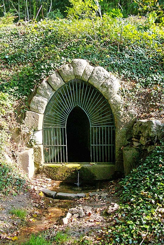 Fontaine aux fées à Langres