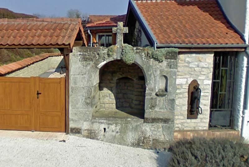 Ancienne fontaine de Lavilleneuve