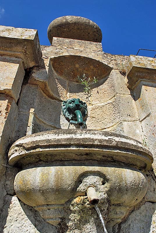 Fontaine à Noidant-le-Rocheux